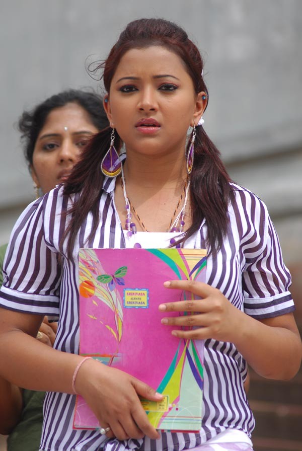 Swetha Basu Prasad - 7 / 25 photos